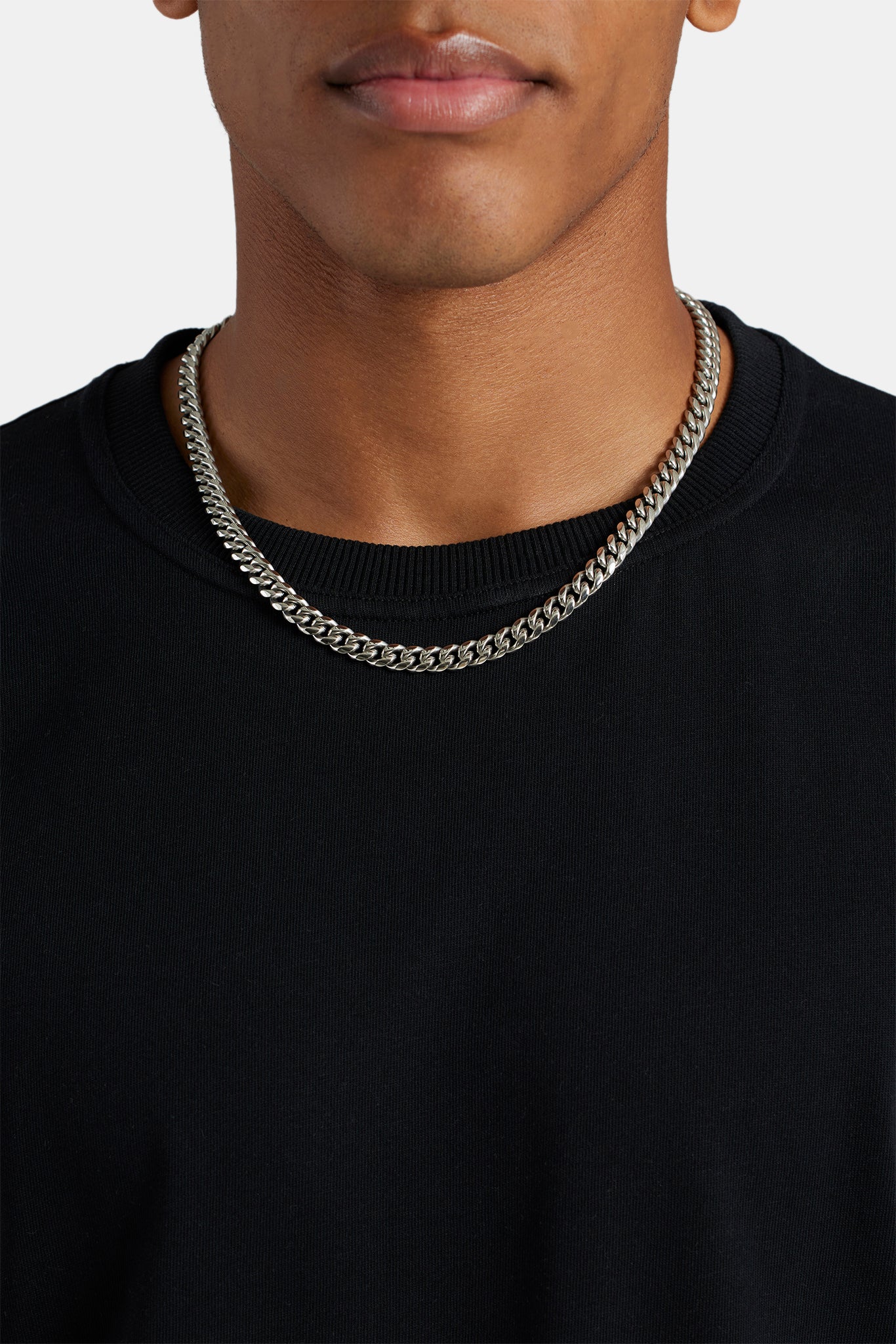 male model wearing the miami cuban chain